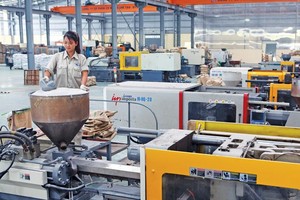 Vấn đề già hóa dân số cùng sự gia tăng của chi phí lao động đang đặt ra thách thức cơ cấu lại đối với các ngành Kl994 nhà cái bóng đá world cup dựa vào lao động kỹ năng thấp. Ảnh: Đ.T