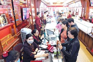 Sự “trở mặt” quá nhanh của vàng đang khiến nhiều nhà Kl99ok phiên bản mới sợ hãi. Ảnh: Đức Thanh