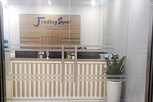 Tại Việt Nam, ngoài một số tổ chức tín đụng được cấp phép, tất cả các nhà Kl99ok phiên bản mới cá nhân và tổ chức đều bị cấm Kl99ok phiên bản mới forex.
