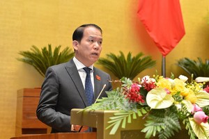 Chủ nhiệm Ủy ban Kl992 Tham Gia Ngay Hoàng Thanh Tùng trình bày báo cáo tiếp thu, giải trình dự án luật.