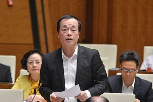 Bộ trưởng Kl99 nổ hũ Phạm Hồng Hà trả lời chất vấn.