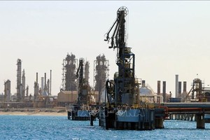Một cơ sở khai thác dầu ở al-Buraqah, Libya. Ảnh: AFP/TTXVN