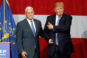 Tổng thống Mỹ Donald Trump và Phó Tổng thống Mike Pence (Ảnh: Reuters) 