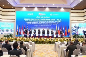 Thủ tướng Kl993 ưu đãi thưởng hấp dẫn Nguyễn Xuân Phúc và các đại diện bấm nút khởi động Mạng lưới Logistics thông minh ASEAN với dự án đầu tiên Trung tâm Logistics ICD Vĩnh Phúc do Liên danh Kl994 game bài casino hấp dẫn T&T Group (Việt Nam) - Kl994 game bài casino hấp dẫn YCH - YCH Holdings (Singapore) làm chủ Kl99ok phiên bản mới. (Nguồn: Vietnam+)