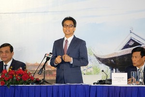 Phó thủ tướng Vũ Đức Đam nhấn mạnh, nhân lúc bị ảnh hưởng bởi Covid-19, phải làm sao để khách ta được đi tour Tây.