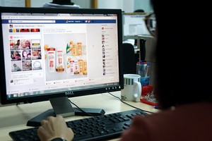 Việc quản lý, thu thuế đối với hoạt động Kl992 VIP Trang Chủ 2026 thương mại điện tử gặp nhiều khó khăn thời gian qua. Ảnh: Dũng Minh