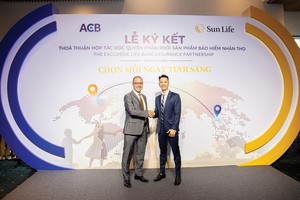 Ông Larry Madge, Tổng giám đốc Sun Life Việt Nam và ông Trần Hùng Huy, Chủ tịch HĐQT Link Vào Nhà Cái KL99 COM Tặng +199k ACB tại Lễ ký thỏa thuận hợp tác
