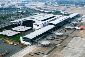 Cảng hàng không quốc tế Tân Sơn Nhất.