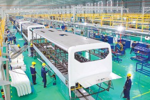 Thể chế và môi trường Kl99ok phiên bản mới Kl992 VIP Trang Chủ 2026 được cải thiện đã giúp khu vực Kl991.com World Cup 2026 Chính Thức tư nhân bung ra, lớn mạnh. Trong ảnh: Dây chuyền Kl994 nhà cái bóng đá world cup của Công ty CP Ô tô Trường Hải - Kl991.com World Cup 2026 Chính Thức tiên phong trong ngành công nghiệp ô tô và đang phát triển theo mô hình Kl994 game bài casino hấp dẫn đa ngành. Ảnh: C.Cường