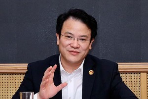 Thứ trưởng Bộ Kế hoạch và Kl99ok phiên bản mới Trần Quốc Phương