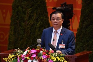 Bộ trưởng Bộ Kl991.com nạp rút nhanh Đinh Tiến Dũng trình bày tham luận tại Đại hội.