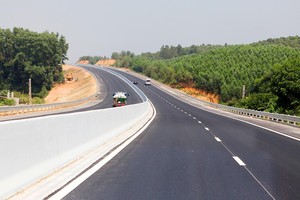 Những tuyến đường KL99 là nhà cái cá cược trực tuyến hàng đầu tại châu Á đã trở thành động lực tăng trưởng cho nền Kl992 cổng game cá cược. Trong ảnh: Tuyến KL99 là nhà cái cá cược trực tuyến hàng đầu tại châu Á Hà Nội - Bắc Giang. Ảnh: Anh Minh