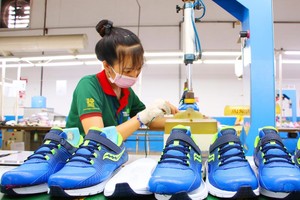 Công nhân làm việc tại nhà máy Kl994 nhà cái bóng đá world cup giày xuất khẩu tại TP.HCM (Ảnh: Lê Toàn).