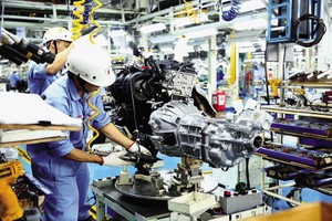 Thu hút Kl99ok phiên bản mới nước ngoài sẽ tiếp tục chịu ảnh hưởng tiêu cực trong năm nay. Trong ảnh: Nhà máy của Toyota tại Việt Nam