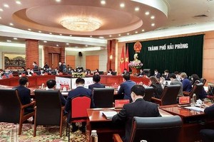 Quang cảnh hội nghị làm việc của lãnh đạo Thành ủy, UBND TP. Hải Phòng với các nhà Kl99ok phiên bản mới Kl99kl ưu đãi độc quyền KCN và trao giấy CNĐT cho LG Display Việt Nam Hải Phòng.