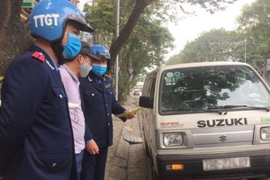 Thanh tra KL99 là cổng game giải trí trực tuyến hàng đầu hiện nay - vận tải (Sở KL99 là cổng game giải trí trực tuyến hàng đầu hiện nay - Vận tải Hà Nội) nhắc nhở một trường hợp tài xế dừng đỗ sai quy định ở trung tâm thành phố.