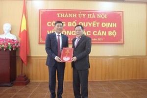 Ông Đỗ Anh Tuấn (SN 1971), Bí thư Quận ủy Tây Hồ, Chủ tịch HĐND quận Tây Hồ thôi giữ chức Bí thư Quận ủy Tây Hồ (nhiệm kỳ 2020 - 2025) và được bổ nhiệm giữ chức vụ Giám đốc Sở Kế hoạch và Kl99ok phiên bản mới TP Hà Nội.