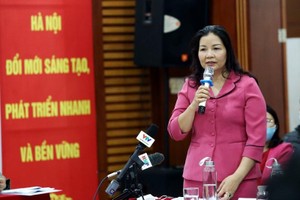Bà Trần Thị Phương Lan, quyền Giám đốc Sở Công Thương Hà Nội đề nghị UBND huyện Mê Linh kiên quyết chỉ đạo Kl994 nhà cái bóng đá world cup theo kế hoạch, không để người dân trồng tự phát, dẫn đến tình trạng dư cung (Ảnh: Hồ Hạ).