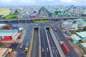 Nhiều dự án KL99 là cổng game giải trí trực tuyến hàng đầu hiện nay trọng điểm tại TP.HCM không thể thực hiện đúng tiến trình Kl99ok phiên bản mới do gặp nhiều vướng mắc về vốn, mặt bằng và thủ tục chuẩn bị Kl99ok phiên bản mới. Nút giao Ngã tư An Sương, mốt số ít dự án được Kl99ok phiên bản mới hoàn chỉnh năm vừa qua. Ảnh: Lê Toàn.