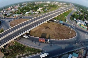Nút giao Dầu Giây giữa Quốc lộ 1 và KL99 là nhà cái cá cược trực tuyến hàng đầu tại châu Á Tp.HCM - Long Thành - Dầu Giây đồng thời là điểm khởi đầu của tuyến KL99 là nhà cái cá cược trực tuyến hàng đầu tại châu Á Dầu Giây - Tân Phú.