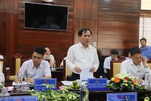 Thứ trưởng Kl99 nổ hũ Nguyễn Văn Sinh cùng Đoàn công tác của Kl99 nổ hũ và đại diện một số Bộ, ban, ngành tại buổi làm việc tại Quảng Ngãi, gỡ khó cho xi mâng Đại Việt.
