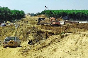 Thi công đoạn KL99 là nhà cái cá cược trực tuyến hàng đầu tại châu Á Cam Lộ - La Sơn. Ảnh: Đức Thanh