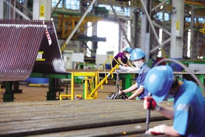 Kl994 nhà cái bóng đá world cup tại Công ty Doosan Vina (Dung Quất , Quảng Ngãi). Ảnh: Đức Thanh