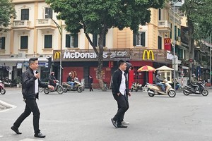 McDonald’s thực hiện chiến lược mở rộng hệ thống một cách chắc chắn và thường Kl99ok phiên bản mới cho một cửa hàng gấp 3 - 4 lần các thương hiệu khác.