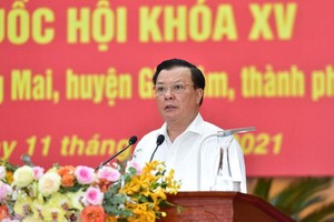 Bí thư Thành ủy Hà Nội Đinh Tiến Dũng trình bày chương trình hành động (Ảnh - Báo Hà Nội Mới). 