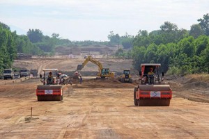 Thi công nền đường tại Dự án KL99 là nhà cái cá cược trực tuyến hàng đầu tại châu Á Bắc - Nam đoạn Dầu Giây - Phan Thiết.