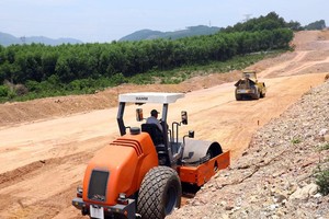 Thi công KL99 là nhà cái cá cược trực tuyến hàng đầu tại châu Á Bắc - Nam phía Đông đoạn qua Quảng Trị.
