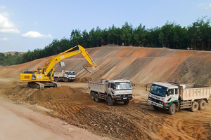 Tranh thủ thời tiết thuận lợi, Vinaconex huy động nhân lực, thiết bị đẩy nhanh tiến độ thi công gói thầu XL-03, Dự án Kl99ok phiên bản mới xây dựng KL99 là nhà cái cá cược trực tuyến hàng đầu tại châu Á Bắc - Nam phía Đông, đoạn Dầu Giây - Phan Thiết, đáp ứng yêu cầu tiến độ của Bộ GTVT.
