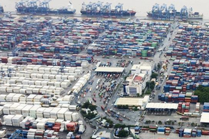 Thời gian thu phí Kl99kl ưu đãi độc quyền cảng biển TP.HCM đang được đề nghị lùi đến ngày 1/10/2021. Trong ảnh: Cảng Cát Lái (TP.HCM) - ST