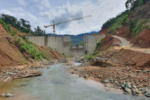 Thủy điện Tr'Hy trên địa bàn huyện Tây Giang xây 13 năm đến nay vẫn chưa xong