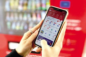 Đến thời điểm hiện tại, 3 nhà mạng có đủ điều kiện là Viettel, VNPT, MobiFone đã nộp đề án xin thí điểm Mobile Money