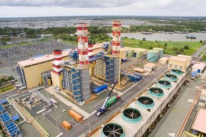 Nhà máy nhiệt điện khí Cà Mau 1 và 2.