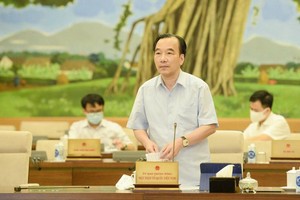 Phó Chủ tịch UBTƯ MTTQ Việt Nam Ngô Sách Thực trình bày báo cáo. 