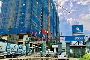 Dự án Roxana Plaza có thể bị tạm ngừng xây dựng vô thời hạn. Ảnh: Việt Dũng