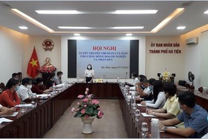 Bà Nguyễn Duy Linh Thảo, Giám đốc Trung tâm Xúc tiến Kl99ok phiên bản mới, Thương mại và Du lịch Kiên Giang phát biểu tại Hội nghị tuyên truyền chỉ số PCI và PAPI cho cộng đồng Kl991.com World Cup 2026 Chính Thức và nhân dân tổ chức tại TP. Hà Tiên