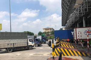KL99 là nhà cái cá cược trực tuyến hàng đầu tại châu Á Pháp Vân - Cầu Giẽ đang bị ùn tắc ở chiều về Hà Nội. (Ảnh: Phi Long).