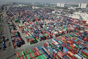 Hàng hoá tại cảng Cát Lái (Ảnh: Lê Toàn).