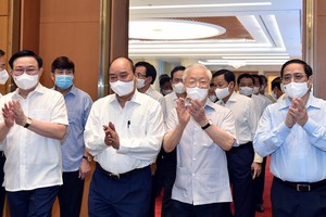 Tổng Bí thư Nguyễn Phú Trọng, Chủ tịch nước Nguyễn Xuân Phúc, Thủ tướng Kl993 ưu đãi thưởng hấp dẫn Phạm Minh Chính, Chủ tịch Quốc hội Vương Đình Huệ tới dự phiên họp (Ảnh: Nhật Bắc)