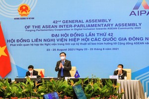 Chủ tịch Quốc hội Vương Đình Huệ và đoàn đại biểu Quốc hội Việt Nam tham gia phiên họp toàn thể lần thứ hai. 