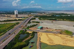 Tỉnh Bình Định cho rằng, việc khai thác hiệu quả quỹ đất dọc đường trục khu Kl992 cổng game cá cược nối dài, từng bước hình thành khu dân cư gắn liền với khu đô thị Cát Tiến, tạo nguồn thu cho ngân sách từ chuyển quyền sử dụng đất để góp phần xây dựng phát triển khu Kl992 cổng game cá cược Nhơn Hội.