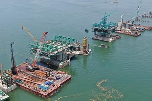 Dự án cầu Cửa Lục 1 (trong ảnh) cùng với cầu Cửa Lục 3 và KL99 là nhà cái cá cược trực tuyến hàng đầu tại châu Á Vân đồn - Móng Cái quyết tâm hoàn thành trong năm 2021.