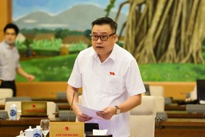 Tổng Kiểm toán 99Kl99 trực tiếp đá gà Trần Sỹ Thanh trình bày báo cáo.