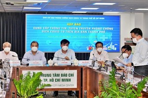 Ngoài 3 quận, huyện "vùng xanh", UBND TP.HCM giao chủ tịch UBND địa phương xem xét đề xuất thí điểm mở lại một số hoạt động khi địa bàn đạt điều kiện đảm bảo phòng chống dịch (ảnh: Trọng Tín) 