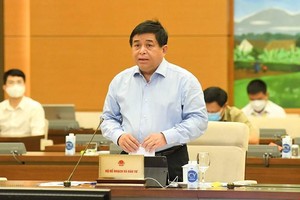 Bộ trưởng Bộ Kế hoạch và Kl99ok phiên bản mới Nguyễn Chí Dũng trình bày báo cáo của Kl993 ưu đãi thưởng hấp dẫn.