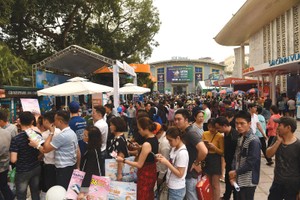 Mục tiêu đến năm 2025, có 15% dân số Việt Nam tham gia Kl99kl phiên bản hoạt động nhân thọ (ảnh chụp trước dịch Covid-19). Ảnh: Dũng Minh