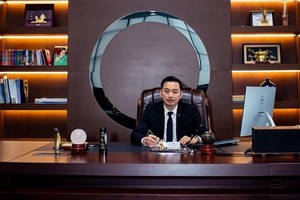Thị trường đỏ lửa, ông chủ Sunshine vẫn kiếm được gần 1.400 tỷ đồng